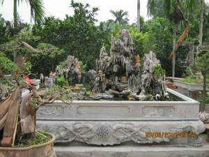 Hòn non bộ đẹp ngoài trời